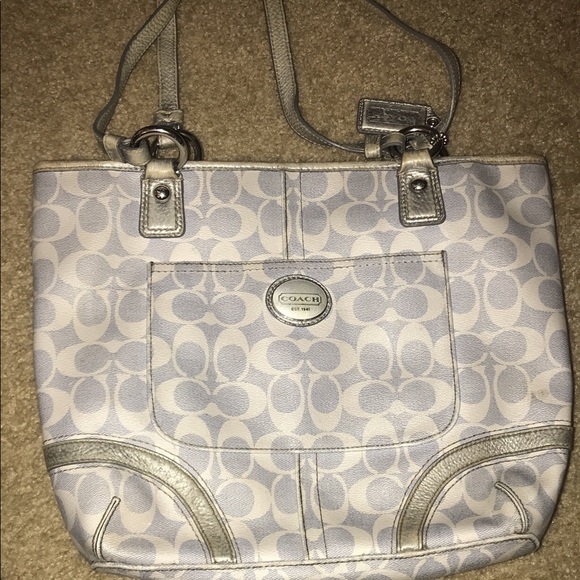 “Wintertime” Coach Shoulder Bag - Picture 2 of 2